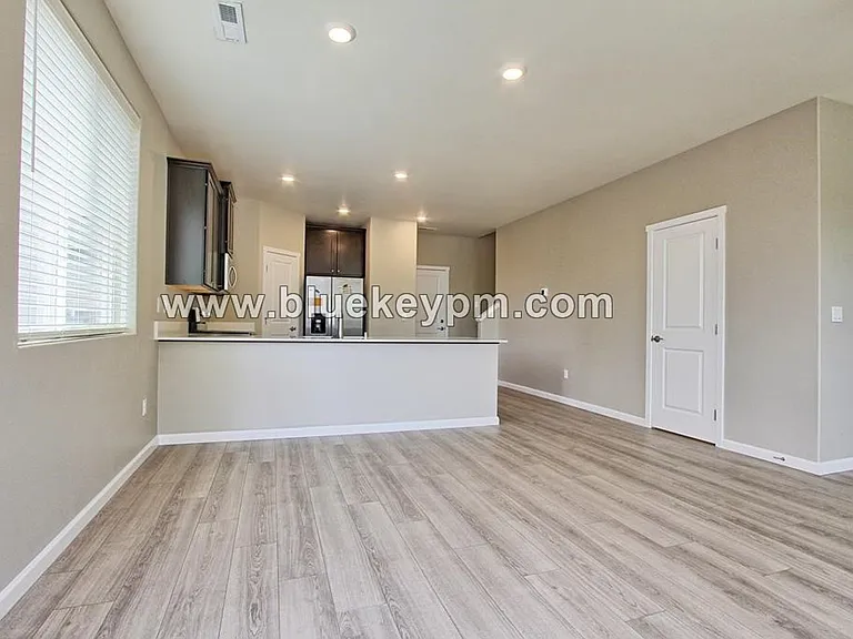 7104 NE 155th Pl — Photo 4