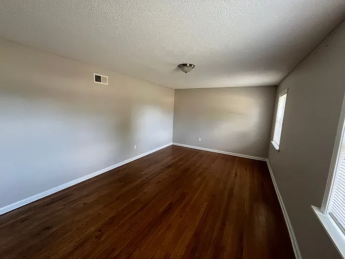4 bed, 2.0 bath, 2393 sqft, $1,695 — Photo 3