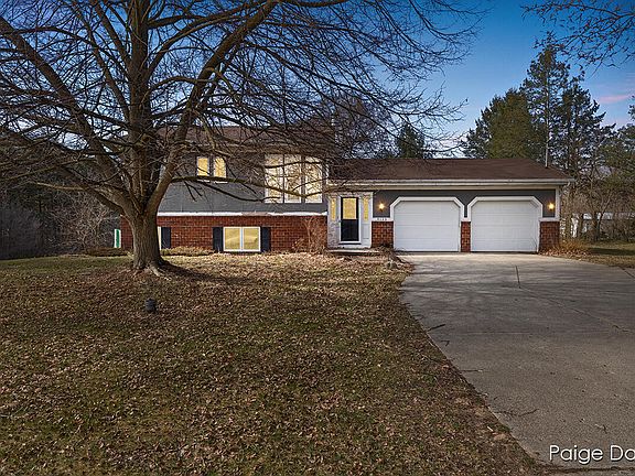 3rd image of 8125 Courtland Dr NE