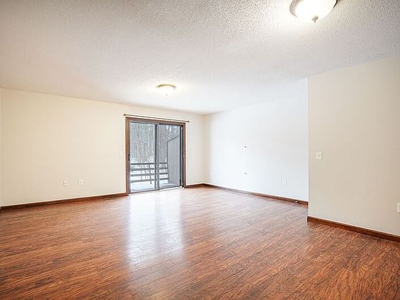 5th image of 155 Wynwood Dr