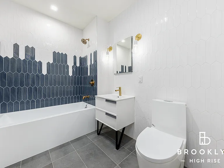 535 Grand St #4B — Photo 6
