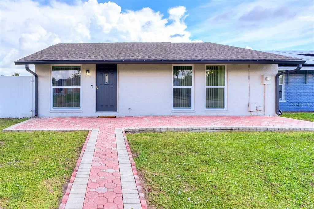 3 bed, 2.0 bath, 1676 sqft, $2,499 — Photo 1