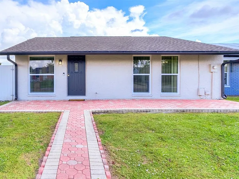 8541 Briar Grove Cir — Photo 1