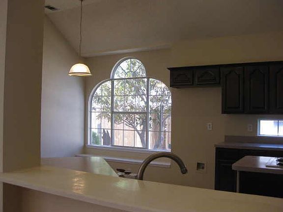 5th image of 2919 Brittany Ln
