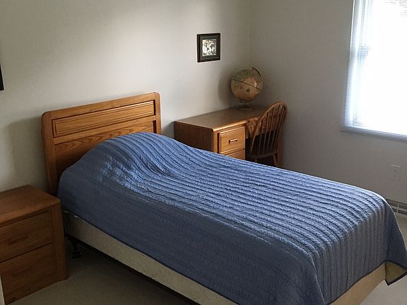 bedroom 11' x 10.5'