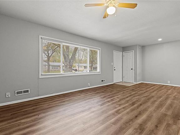 5th image of 11007 Cambridge Ave
