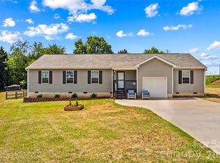 104 Sandtrap Dr, Statesville, NC 28677