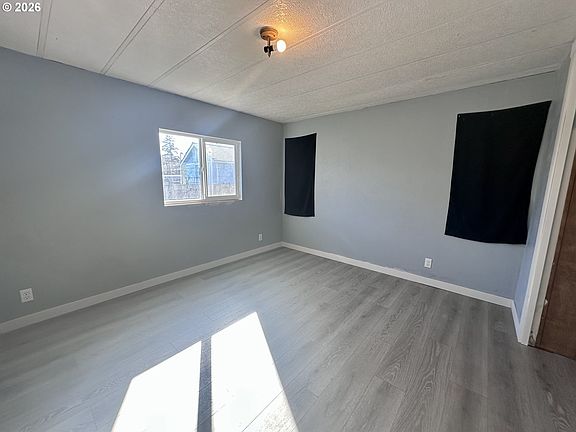 5th image of 4475 Daisy St