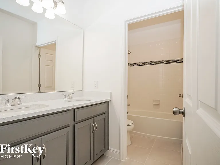 681 Blackstone St — Photo 14