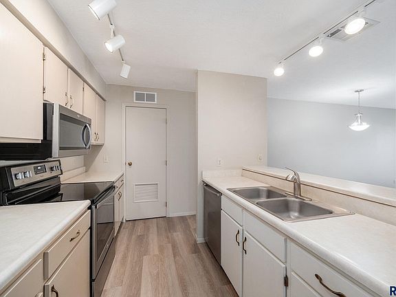 5th image of 1104 W 57th St APT 105A