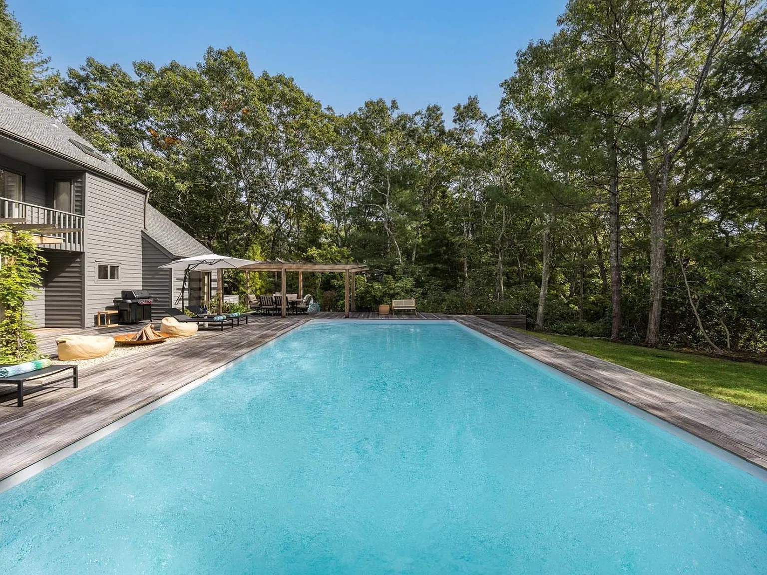 Pool Days, Beach Mornings, Hamptons Nights — Photo 3