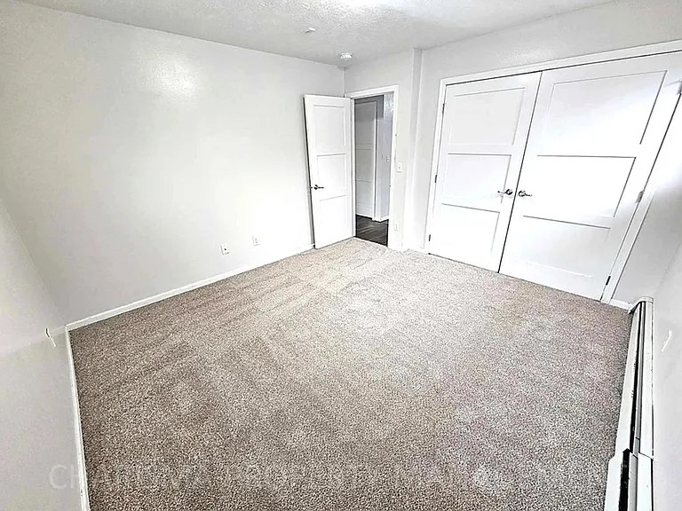 Sixth Street Apartments — Photo 2