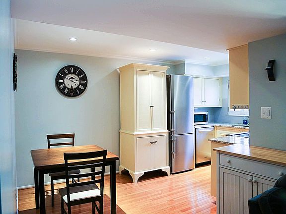 Eat-in Kitchen