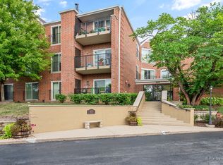 815 Leicester Rd APT 113, Elk Grove Village, IL 60007