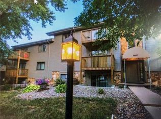 9513 University Ave APT 3, Clive, IA 50325