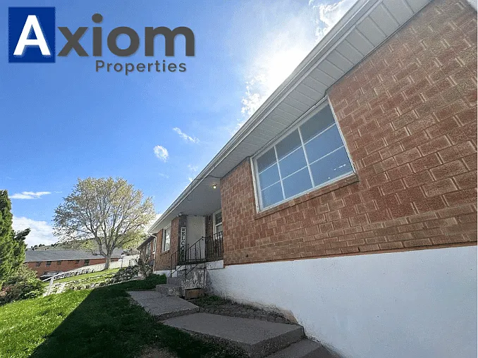 149 Toponce- 4 bedroom 1 bathroom with private yard! — Photo 2