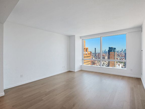 3rd image of 138 Willoughby St APT 36B