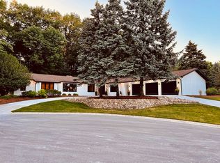 2495 Edgewood Ct, Green Bay, WI 54302