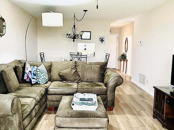 5th image of 230 NE 26th Avenue #413
