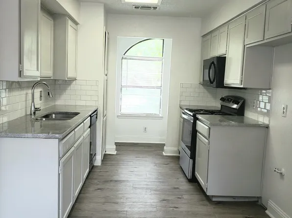 2417 Kingsford Ct, Arlington, TX 76017