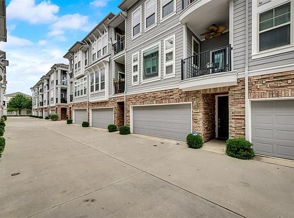 3rd image of 2326 Stutz Dr Unit 118