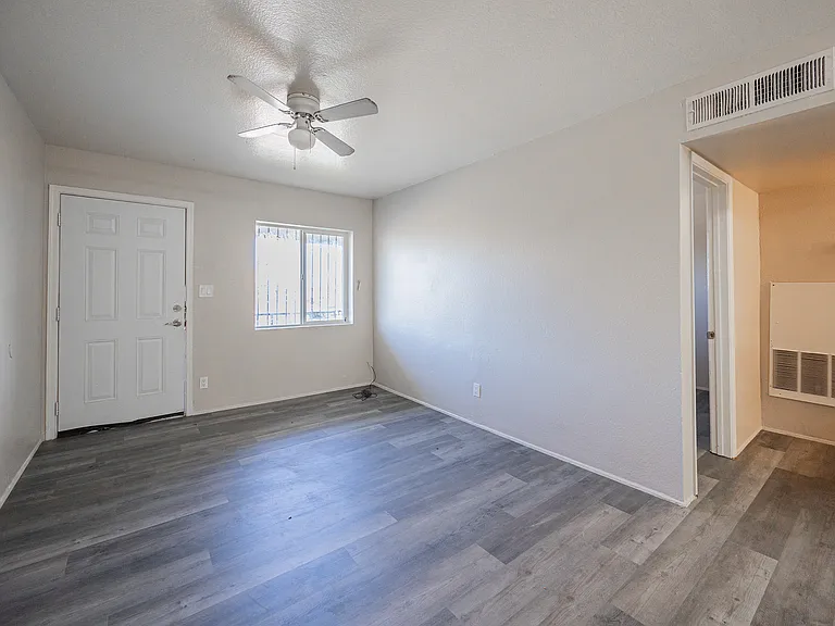 1703 W Mountain View Rd — Photo 19