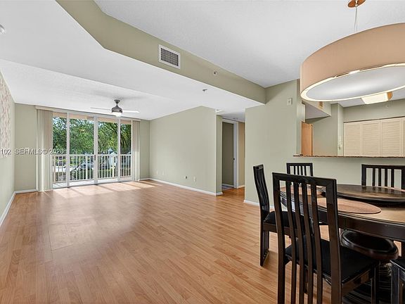 2nd image of 619 E Sheridan St APT 203