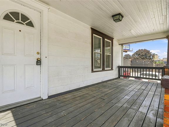 3rd image of 372 Kling St