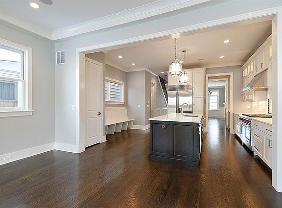 3rd image of 4120 N Claremont Ave