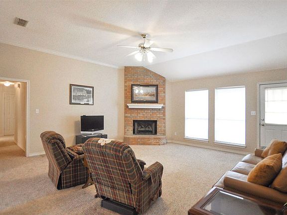 2nd image of 105 Bluebird Ln