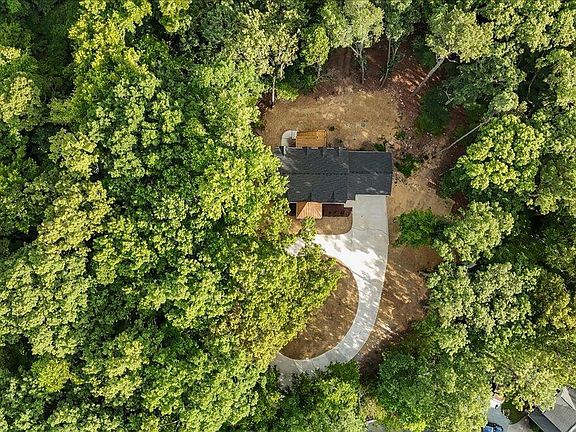 2nd image of 3823 Knollwood Dr