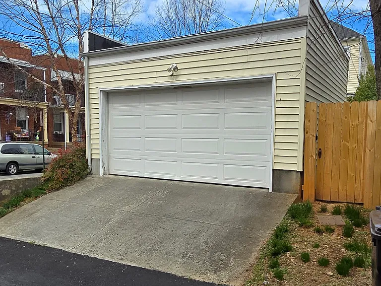 3225 Ellwood Ave — Photo 34