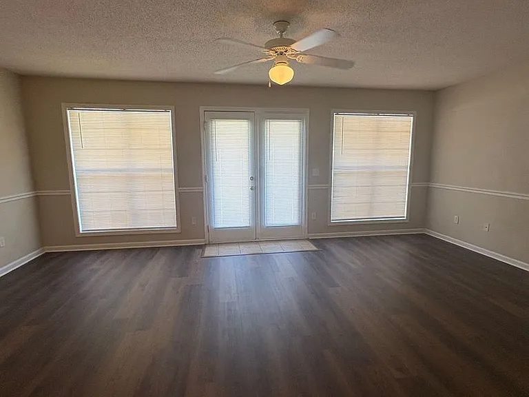 125 Winthrope Ln — Photo 6