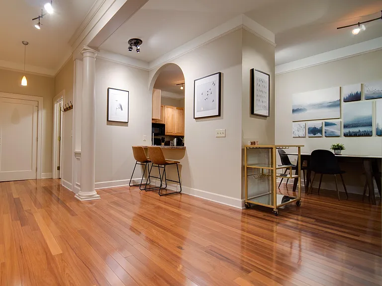 504 E 6th St #102 — Photo 13