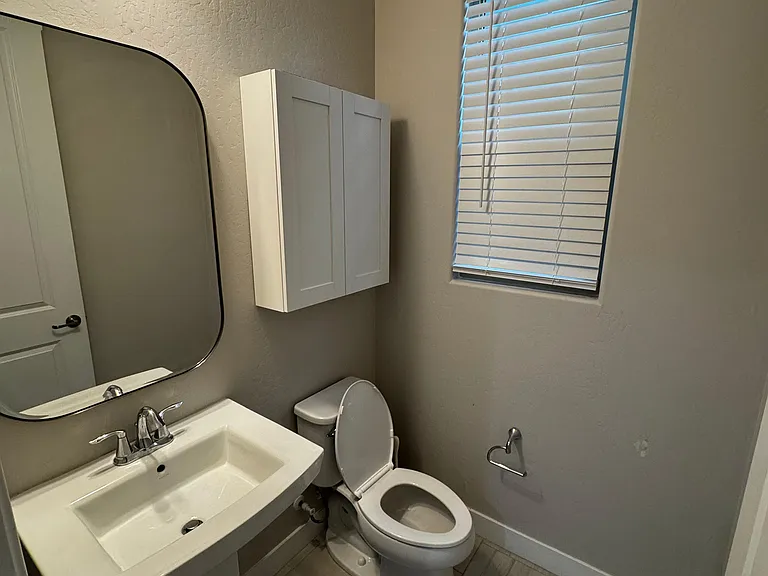 648 W Winchester Dr — Photo 9