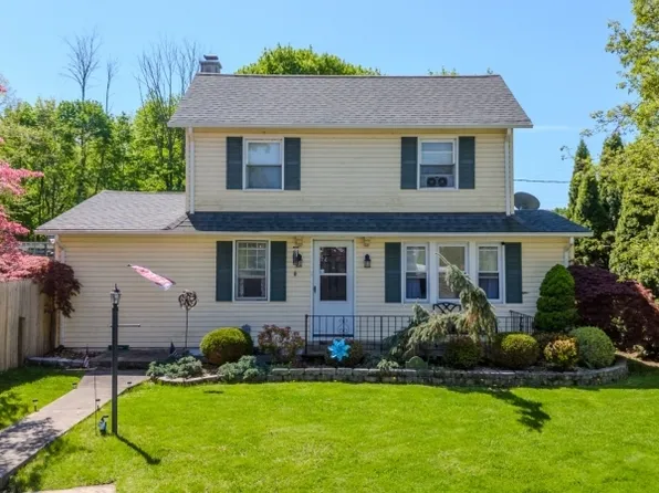 8 Bell St, Stanhope Boro, NJ 07874