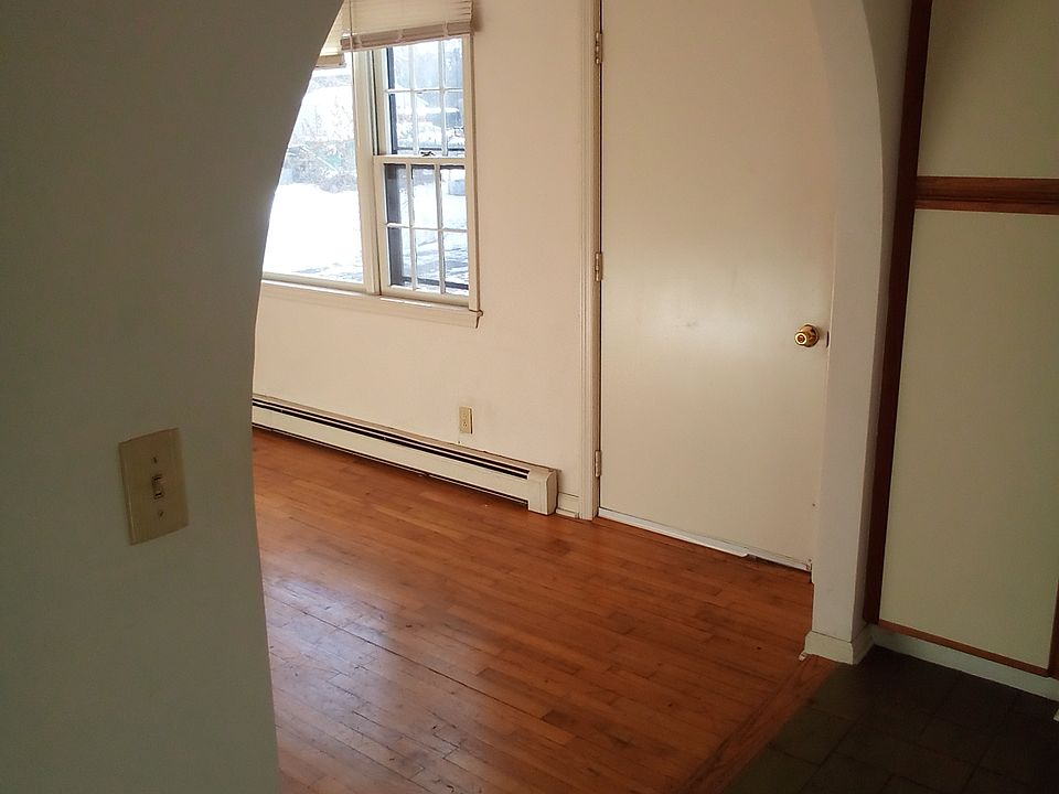 Living room/dining area