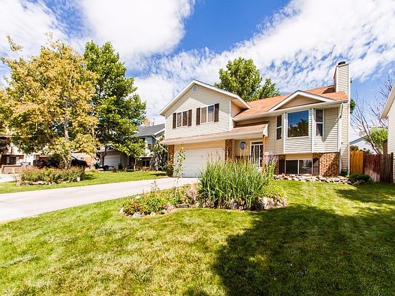 3rd image of 5566 W Bluevail Ct