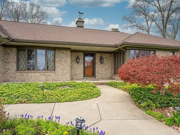 3rd image of 2253 Foxden Dr