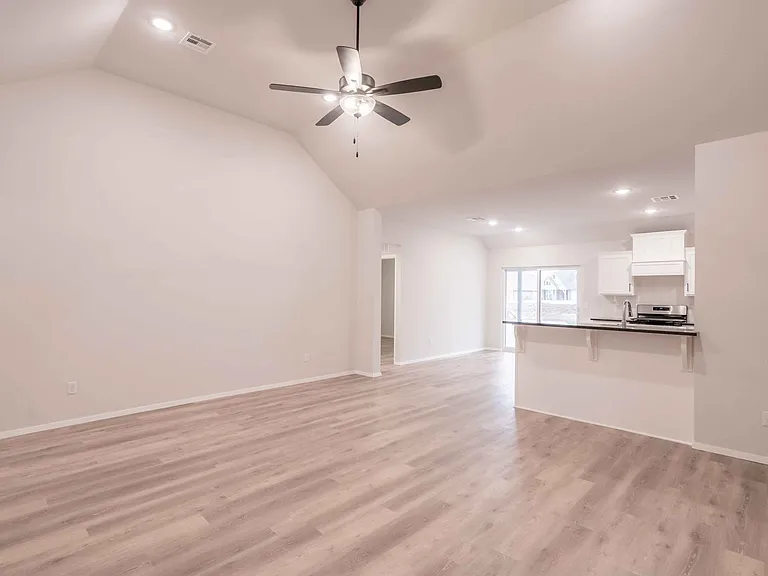 12461 S Lakewood Ave — Photo 7