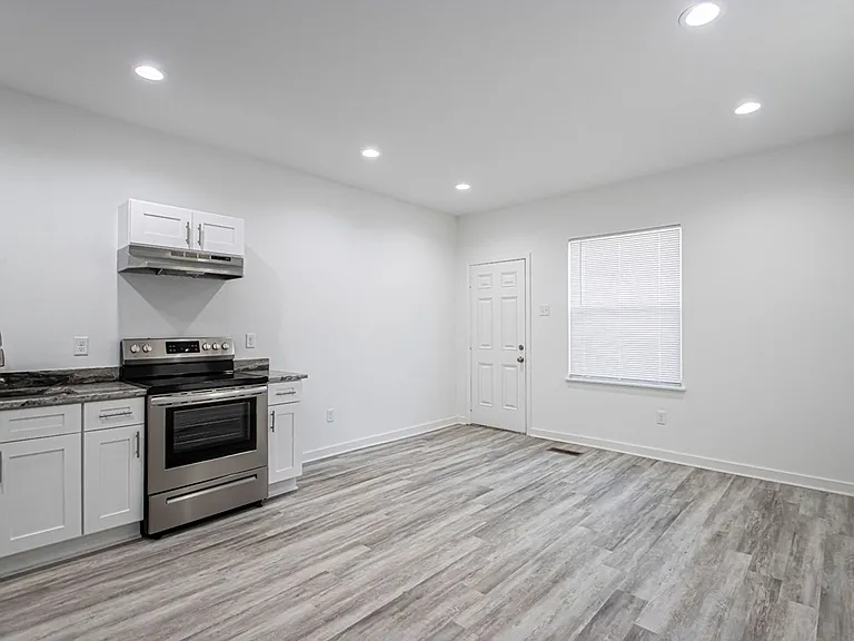 215 S Park St — Photo 11