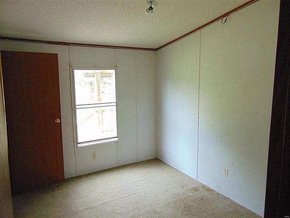 4th image of 0-142 E 24th