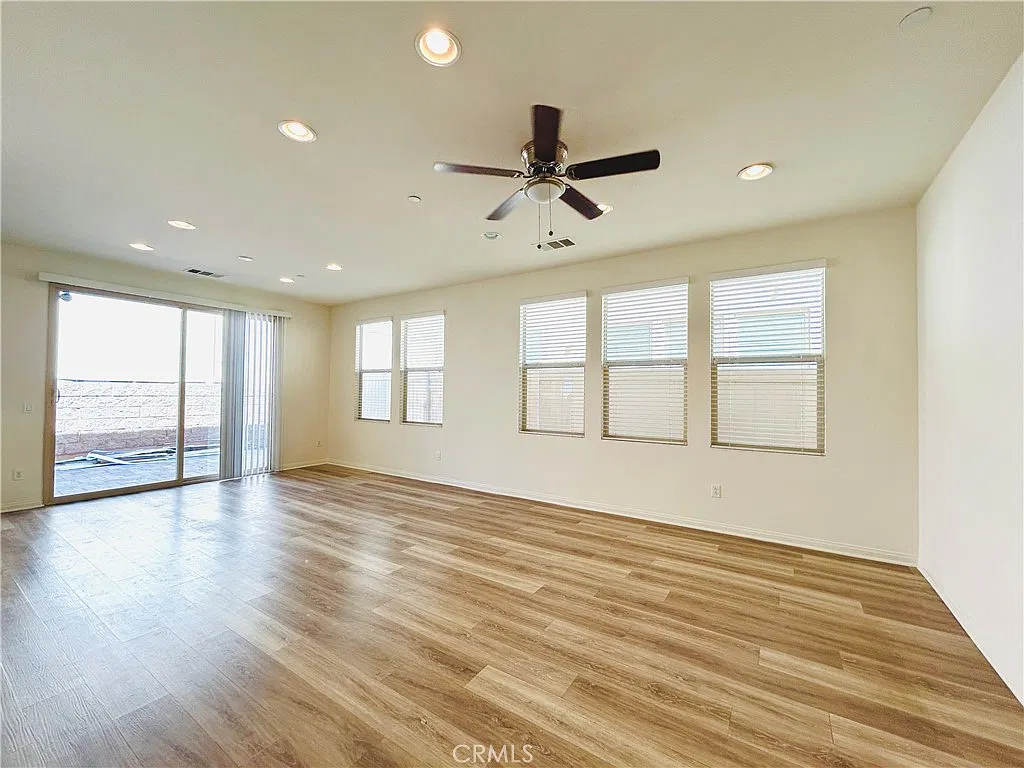 3 bed, 2.5 bath, 2103 sqft, $3,400 — Photo 3