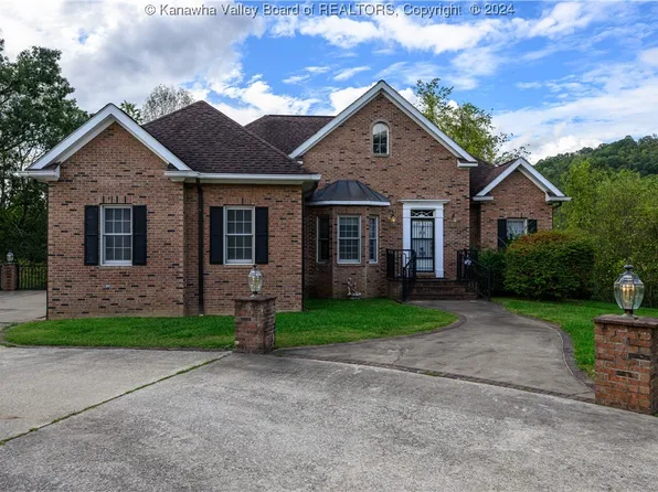 36 Divine Ct, Chapmanville, WV 25508