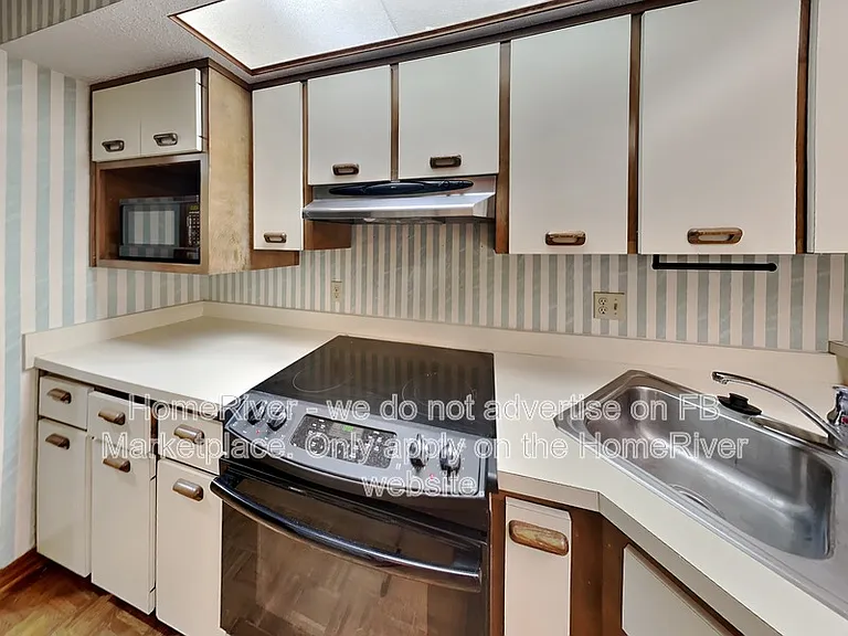 1174 Romaine Cir E — Photo 5