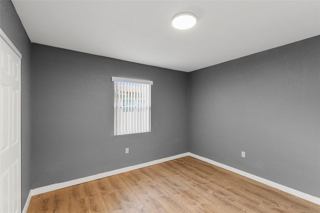 229 NW 12th Court, photo 9