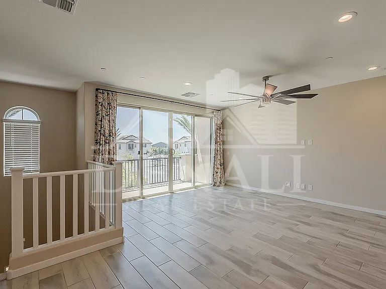 4704 S Glacier — Photo 3