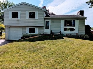 10 Settlers Ln, Hamlin, NY 14464