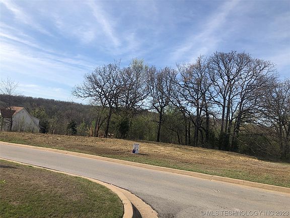 4th image of Castle Creek Dr