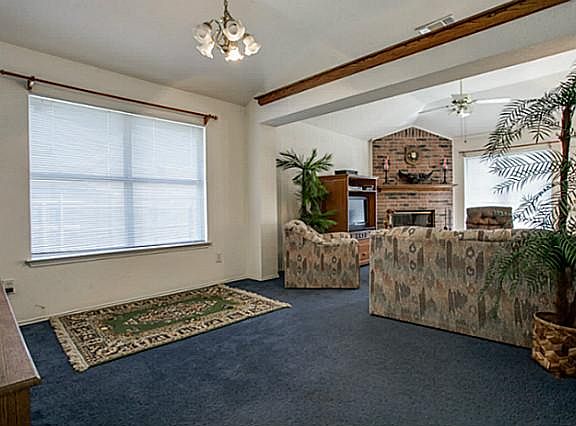 4th image of 1001 Meadowbend Dr